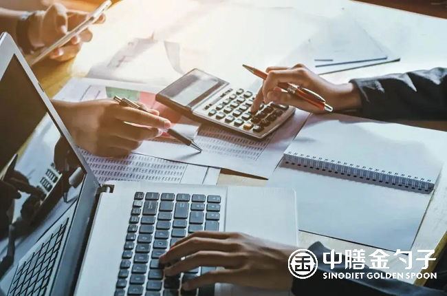 企業(yè)福利品定制，提升員工滿(mǎn)意度與團(tuán)隊(duì)凝聚力的策略.png